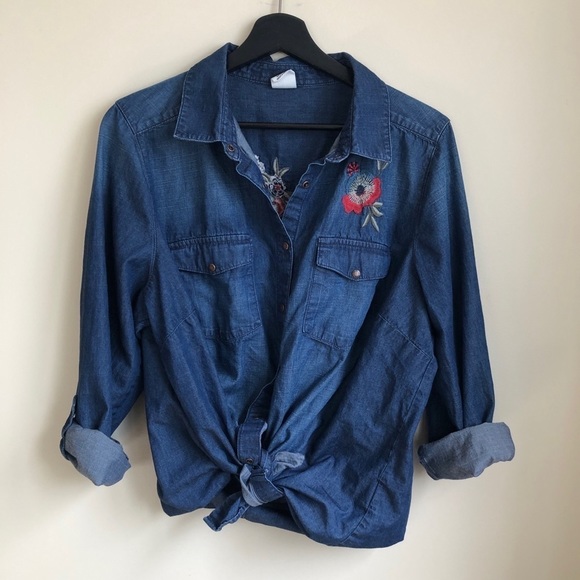 WOMEN’S denim embroidered button down - Picture 3 of 10